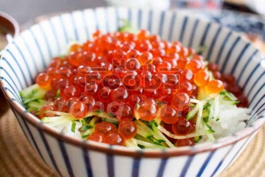 salad trứng cá hồi đông lạnh